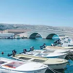Apartmán 1 Bedroom Awesome In Pag Bosana