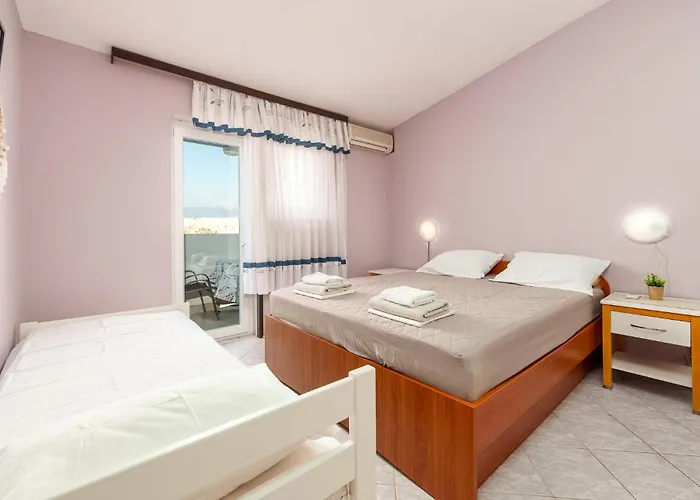 1 Bedroom Awesome In Pag