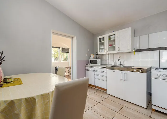 Appartamento 1 Bedroom Awesome In Pag