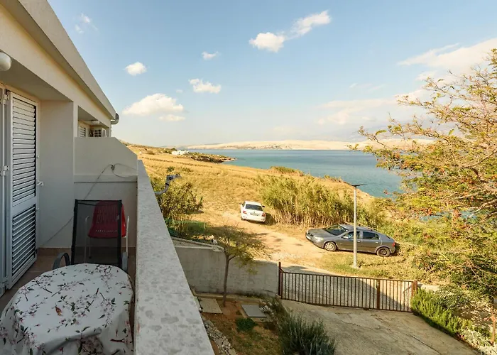Appartamento 1 Bedroom Awesome In Pag