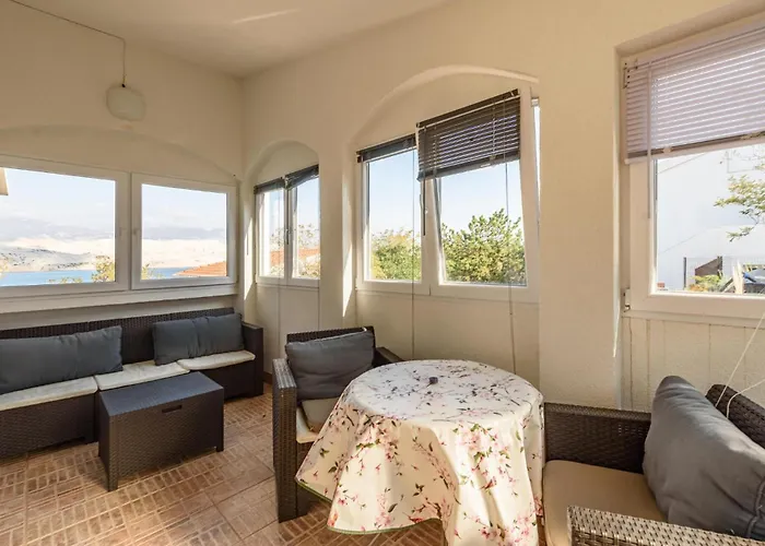 1 Bedroom Awesome In Pag Апартаменты *